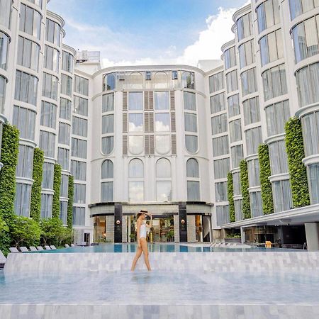 The Salil Hotel Riverside Bangkok Exterior foto The hotel's courtyard