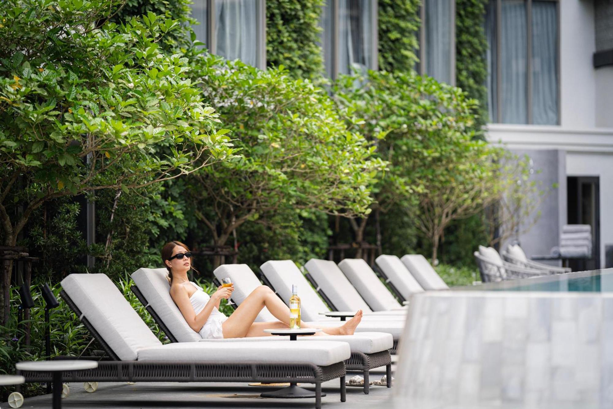The Salil Hotel Riverside Bangkok Exterior foto The Pool at The Hari