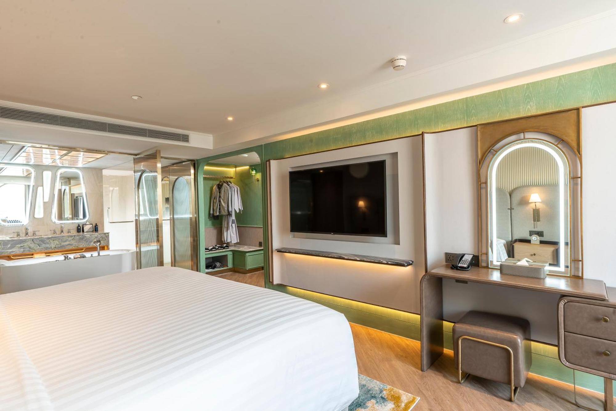 The Salil Hotel Riverside Bangkok Exterior foto Deluxe Suite