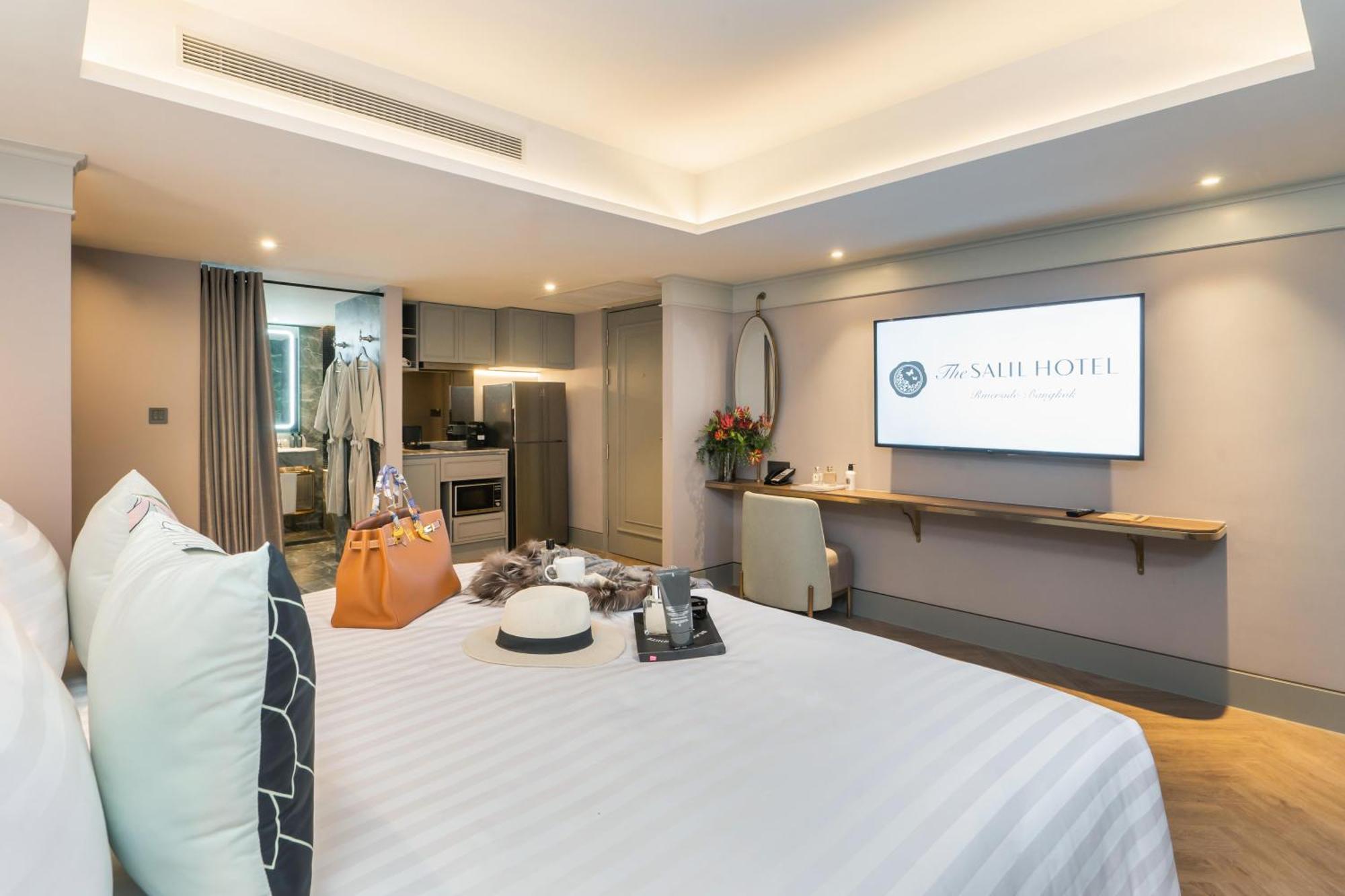 The Salil Hotel Riverside Bangkok Exterior foto Deluxe Suite